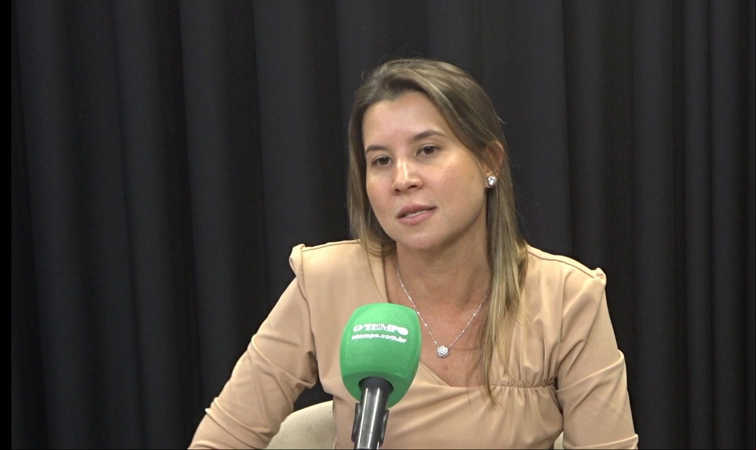 Carol Caram em entrevista ao Café com Política de O TEMPO